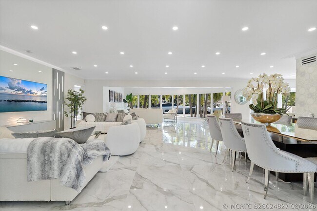 Building Photo - 207 Royal Palm Dr