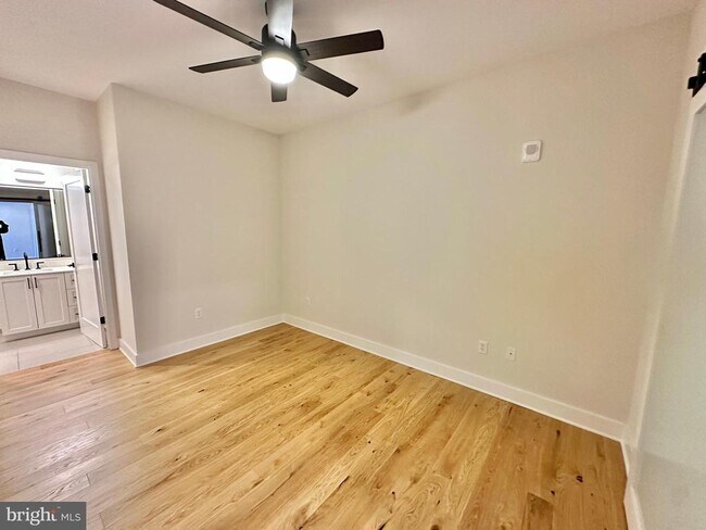 Building Photo - 1211 Van St SE