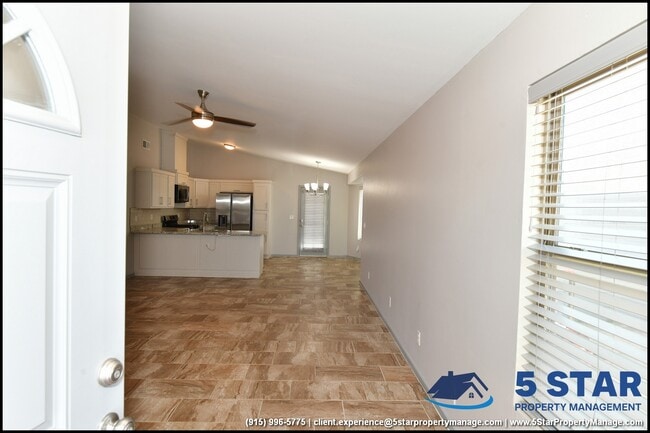 Building Photo - 13744 Flora Vista Ave