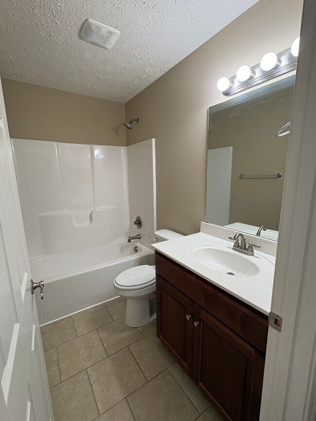 Building Photo - Cute 3 Bedroom Brick Home in Manchester!