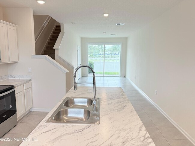 Building Photo - 523 Spanish Oaks Way