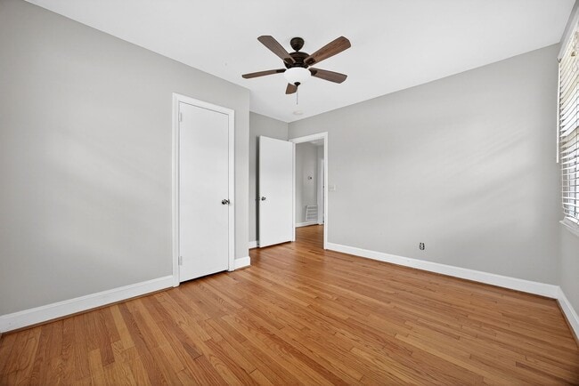 Building Photo - AVAILABLE NOW! ALL-BRICK RANCH IN WEST COLUMBIA!