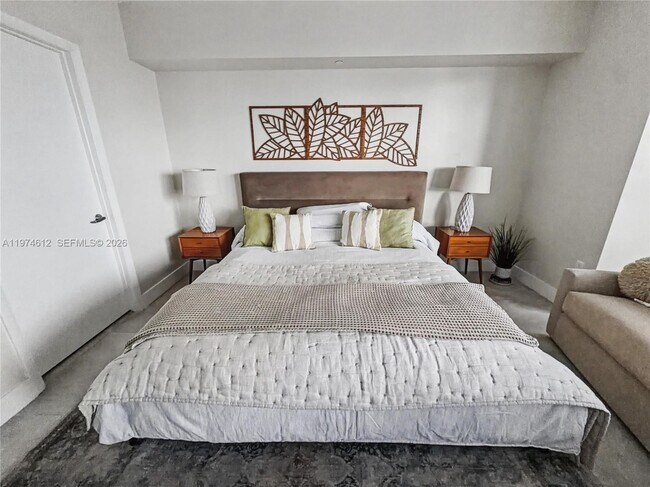 Building Photo - 475 Brickell Ave