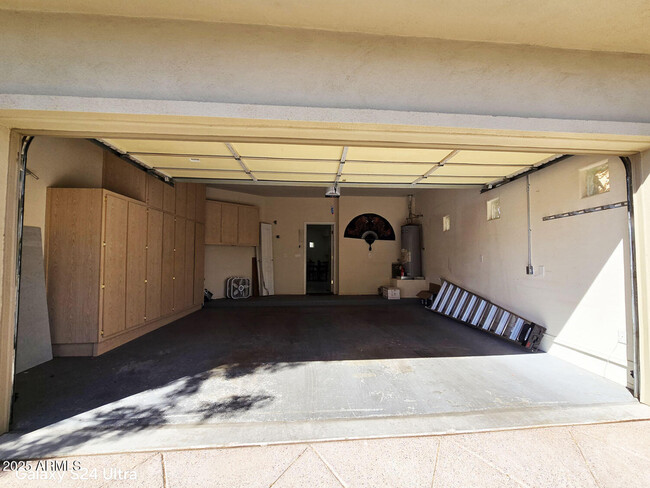 Building Photo - 6510 S Hazelton Ln