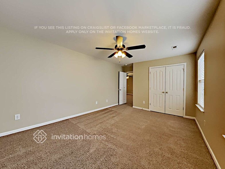 Building Photo - 8133 Chatham Oaks Dr