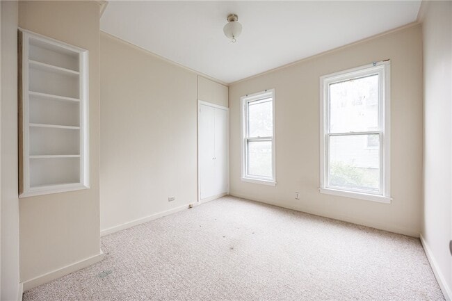 Building Photo - 18 Vick Park B