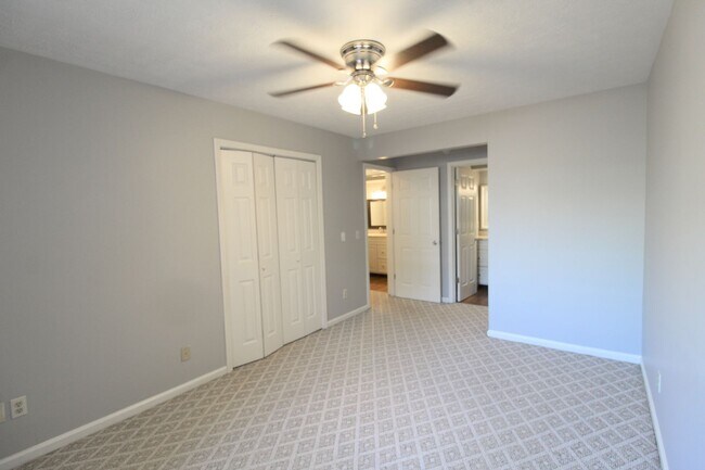 Building Photo - 1030-4 Blue Ridge Dr