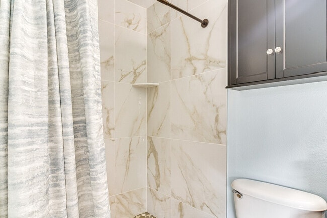 Building Photo - 634 180th Ave W