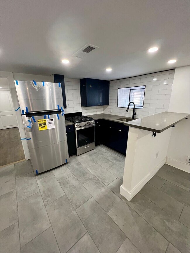 Building Photo - Luxurious 1-Bedroom Apartment in West Phil...