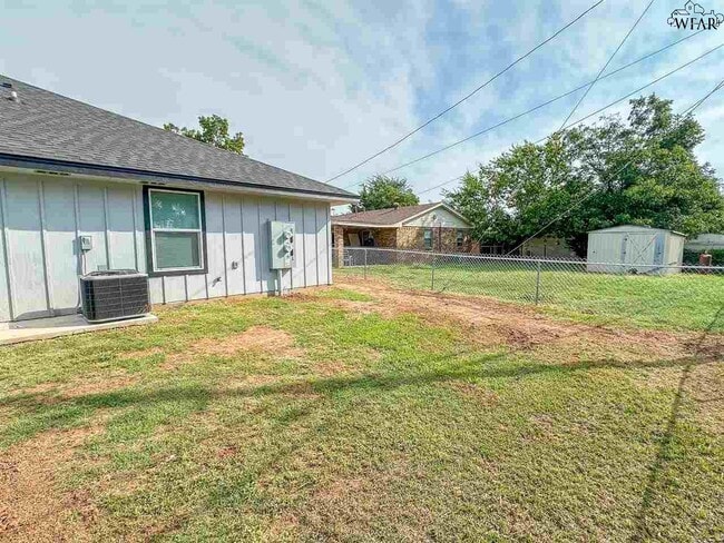 Building Photo - 223 Loch Lomond Dr