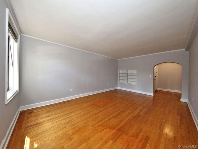 Building Photo - 325 Larchmont Acres