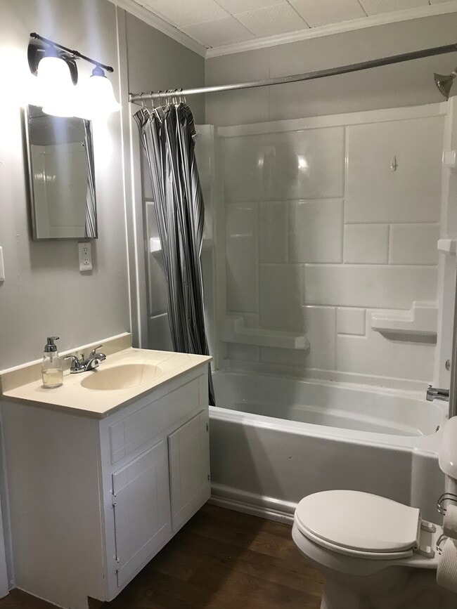 Building Photo - 295 Babbs Dr