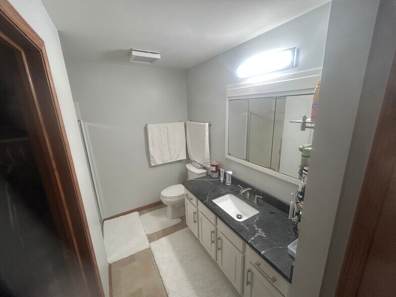 Building Photo - 530 Windstone Dr