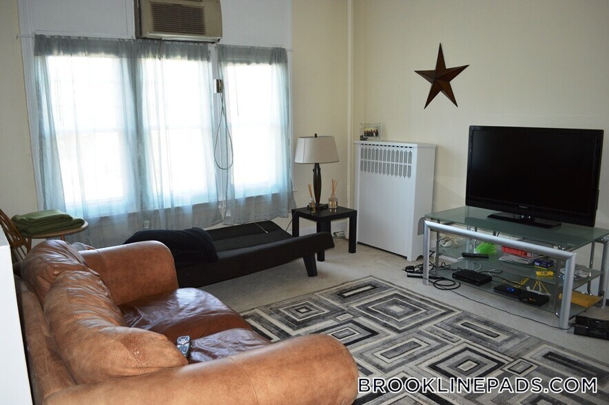 Building Photo - 1223 Beacon St