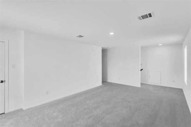 Building Photo - 27627 Village Way Dr.