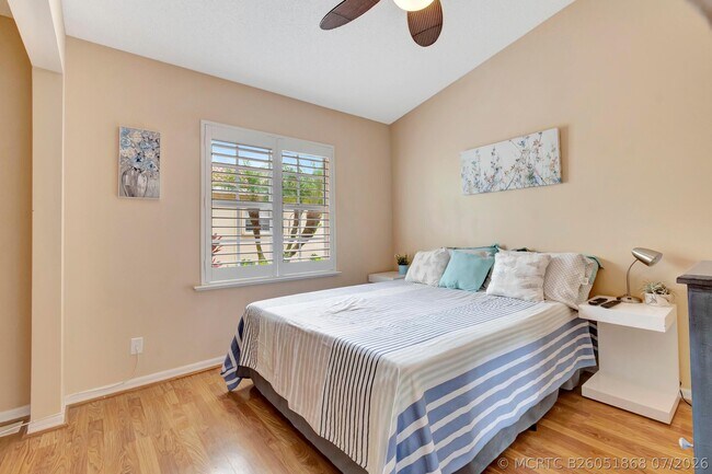 Building Photo - 6129 Heliconia Rd