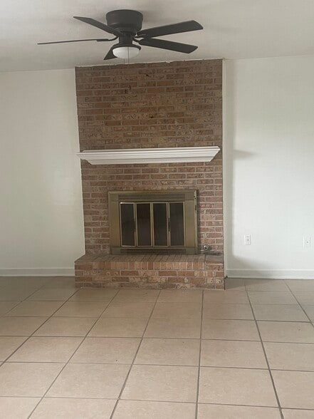 Building Photo - 824 Garvin St