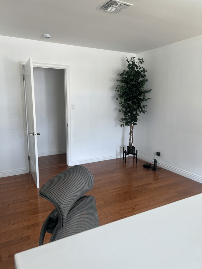 Building Photo - 1811 Coro Terrace