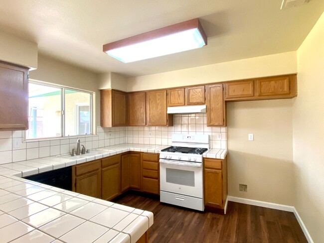 Building Photo - $2,295 Beautiful 3 Bedroom Home- Valentine...