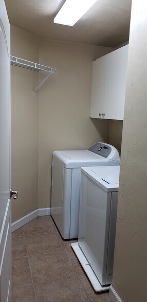 Building Photo - 424 Luna Bella Ln