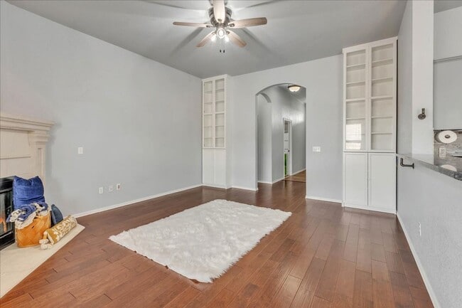 Building Photo - Lawn Care Included! 3 bed, 2 bath, 2 car