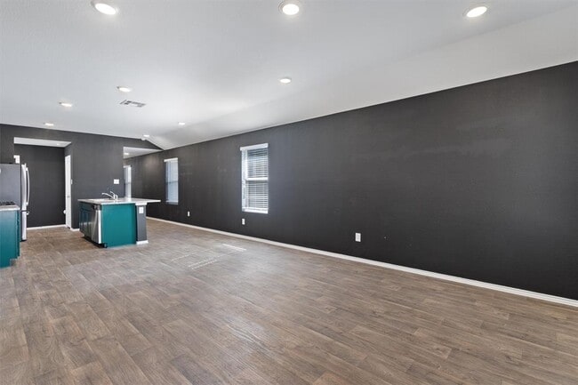 Building Photo - 352 Sickle Lp