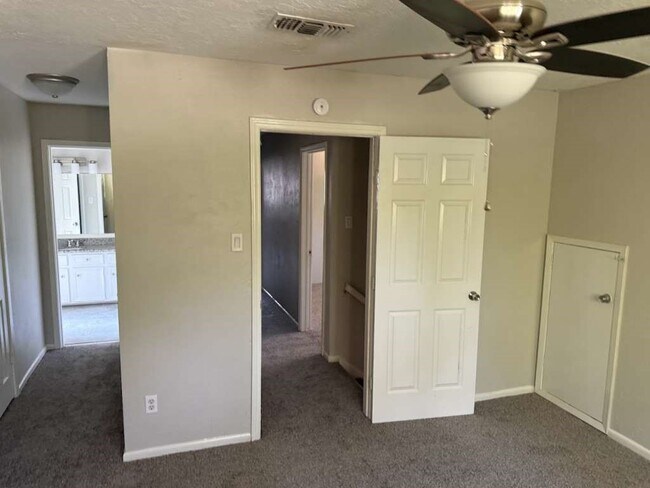 Building Photo - 540 River Plantation Dr