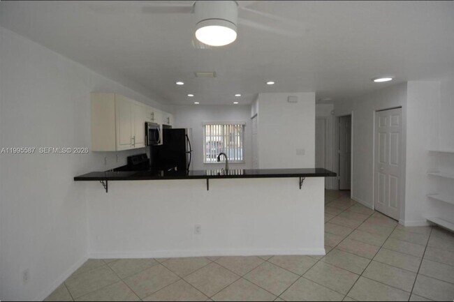 Building Photo - 324 NE 3rd St