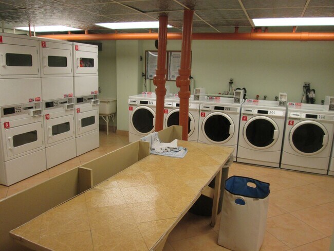 Building Photo - FREE RENT!  Unique Studio in Foggy Bottom with Solarium Near GW University and Hospital. An Excep...