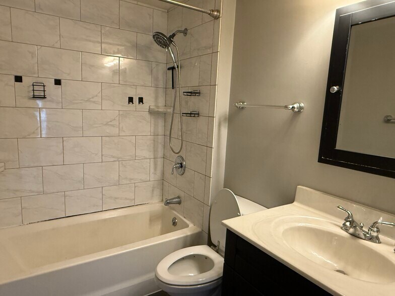 Building Photo - 610 Salisbury Rd