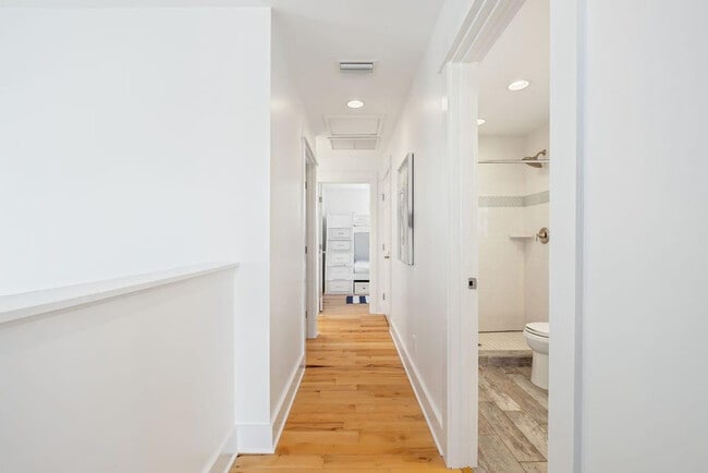 Building Photo - 110 E Blue Crab Loop