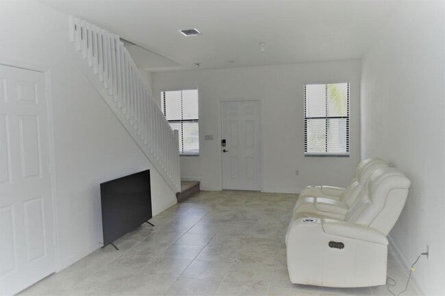 Building Photo - 1634 SW 28th St