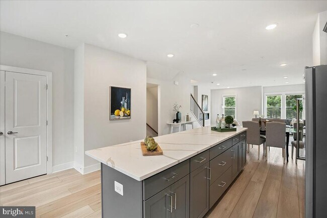 Building Photo - 12768 Sunrise Valley Dr