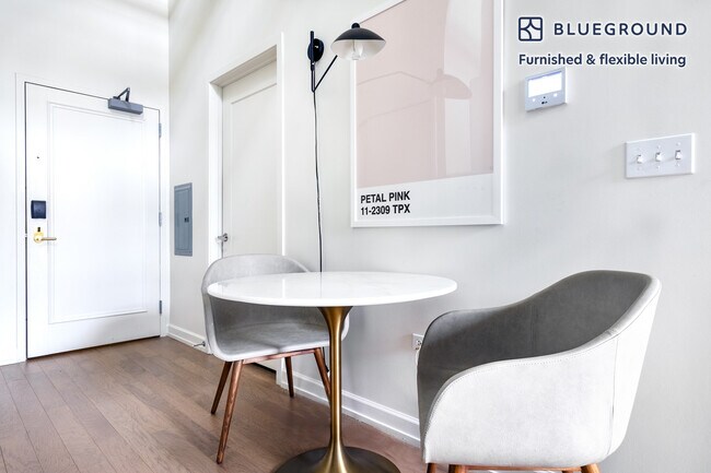 Building Photo - 108 W Chicago Ave