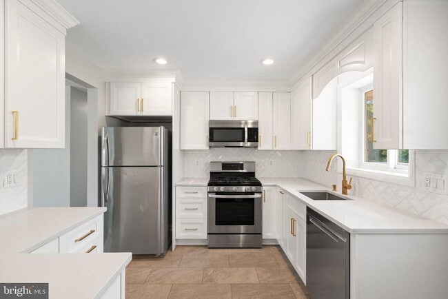 Building Photo - 3908 Melvern Pl