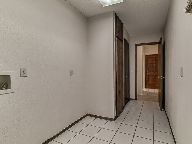 Building Photo - 2b 2ba in Piedmont Schools