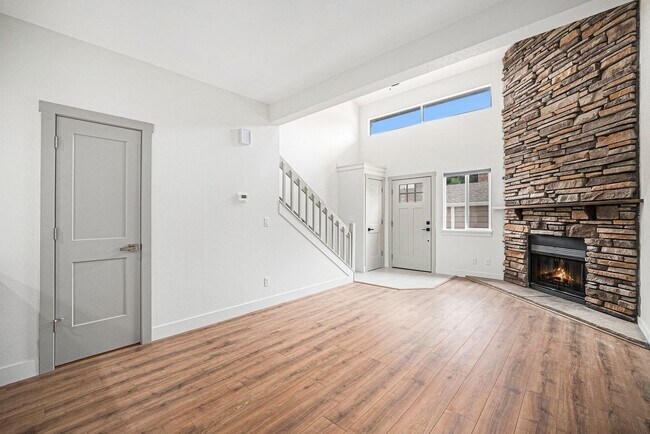 Building Photo - 1 Bed 1.5 Bath w/ Detached Garage - Townhome in Lake Arbor Arvada!!