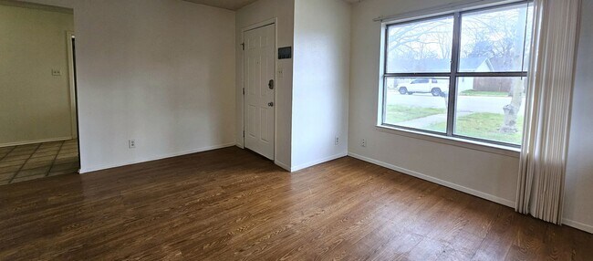 Building Photo - 1002-1002 Mulkey Ln