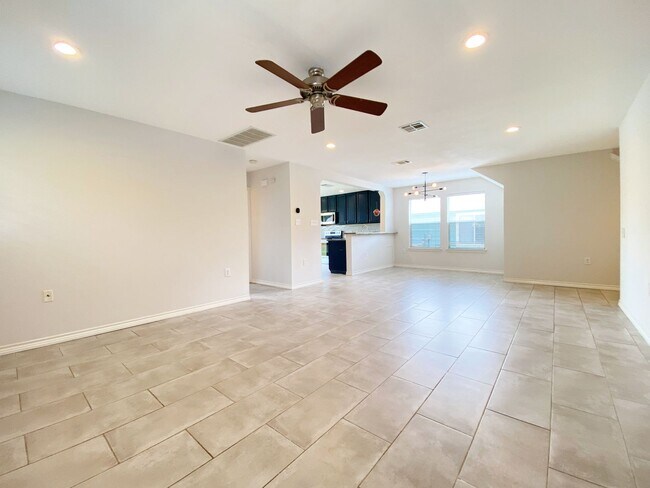 Building Photo - Spacious 4 Bed 3 Bath Rental with Modern Touches in Austin