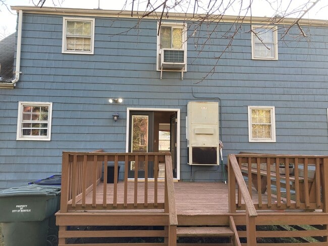 Building Photo - Meadowbrook