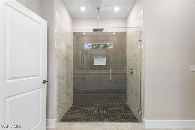 Building Photo - 3584 Laslo Ave