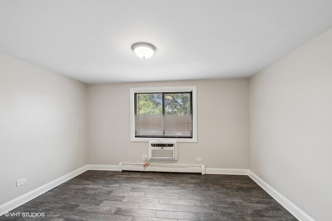 Building Photo - 3932 N Narragansett Ave