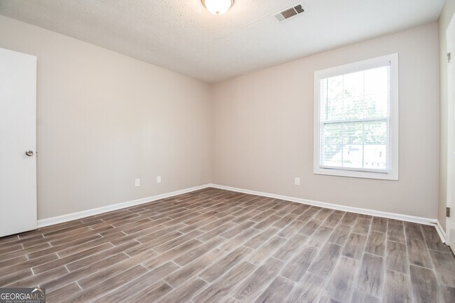 Building Photo - 1006 Timbervale Ln