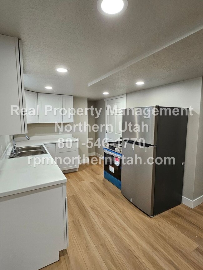 Building Photo - 4 Bedroom 3 Bath Home Now Available in Roy!