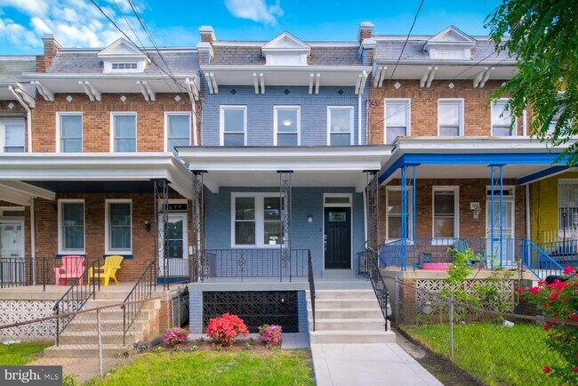 Primary Photo - 704 Ingraham St NW