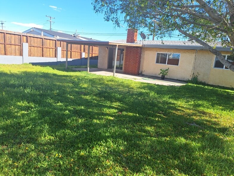 Building Photo - 9402 Fermi Ave