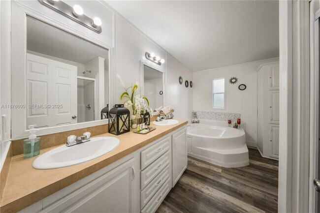 Building Photo - 755 N Quebrada St