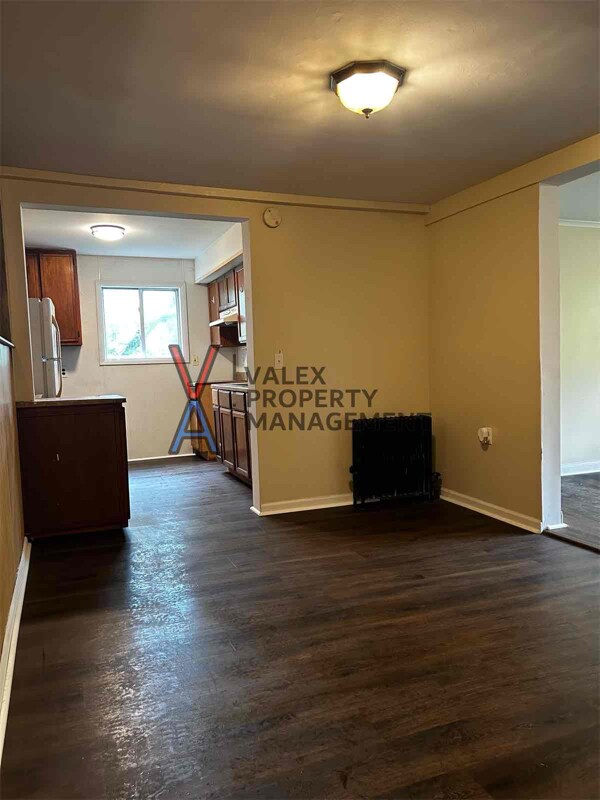 Building Photo - 34 cemetery street