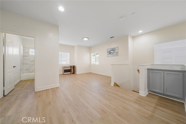 Building Photo - 527 S 5th Ave