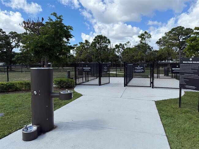 Building Photo - 602 NE 38th St